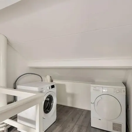 Apeldoorn- Ruime Eengezinswoning Met 5 Slaapkamers