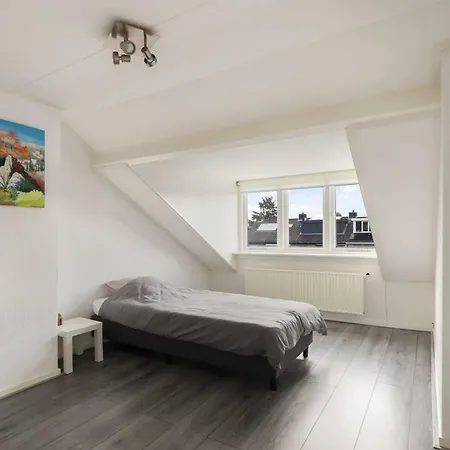 Apeldoorn- Ruime Eengezinswoning Met 5 Slaapkamers *