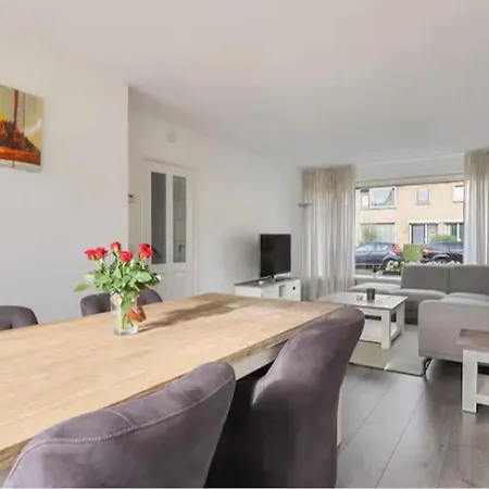 Apeldoorn- Ruime Eengezinswoning Met 5 Slaapkamers *