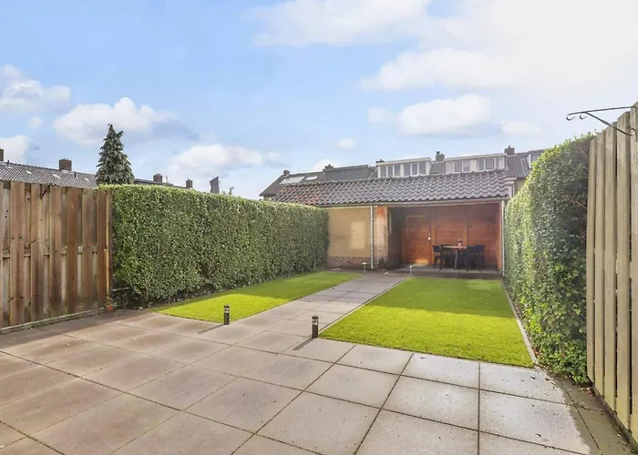 Apeldoorn- Ruime Eengezinswoning Met 5 Slaapkamers