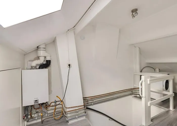 Apeldoorn- Ruime Eengezinswoning Met 5 Slaapkamers * Apeldoorn