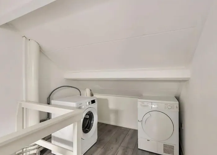 Apeldoorn- Ruime Eengezinswoning Met 5 Slaapkamers