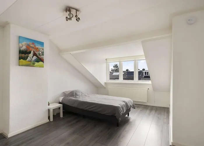 Apeldoorn- Ruime Eengezinswoning Met 5 Slaapkamers *