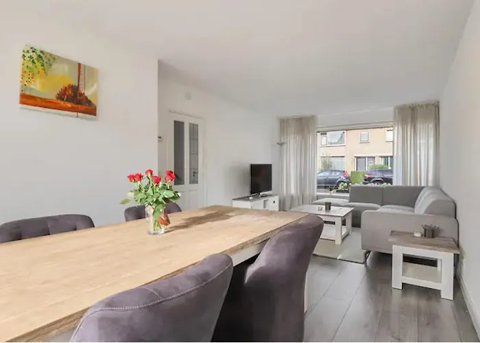 Apeldoorn- Ruime Eengezinswoning Met 5 Slaapkamers *