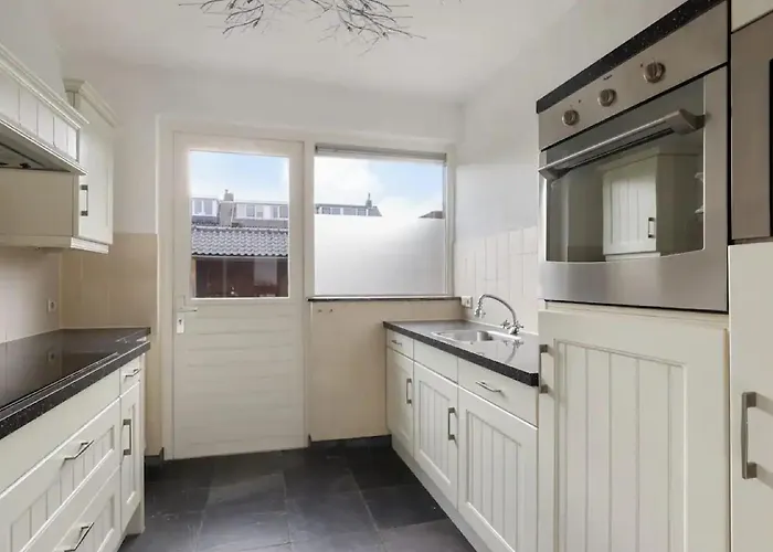 Apeldoorn- Ruime Eengezinswoning Met 5 Slaapkamers *