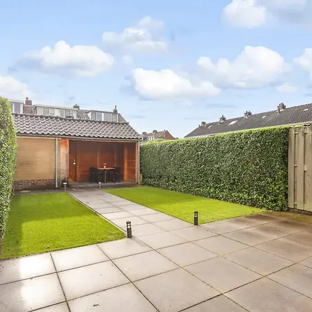 Apeldoorn- Ruime Eengezinswoning Met 5 Slaapkamers