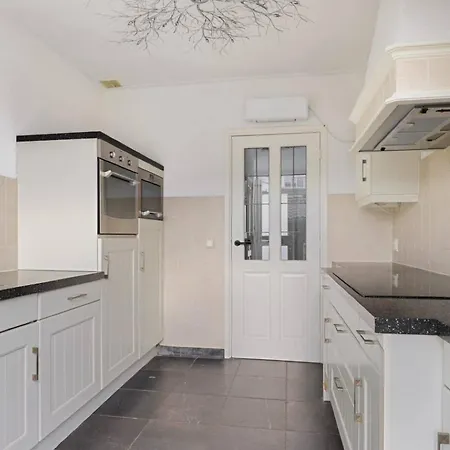 Apeldoorn- Ruime Eengezinswoning Met 5 Slaapkamers 别墅 *