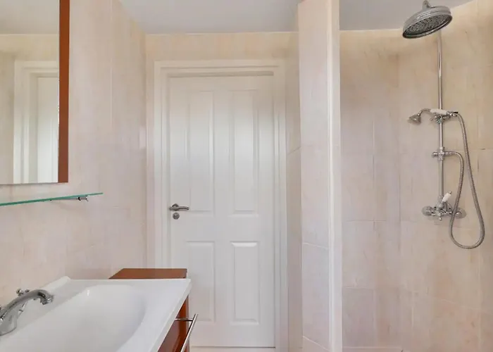 别墅 Apeldoorn- Ruime Eengezinswoning Met 5 Slaapkamers *